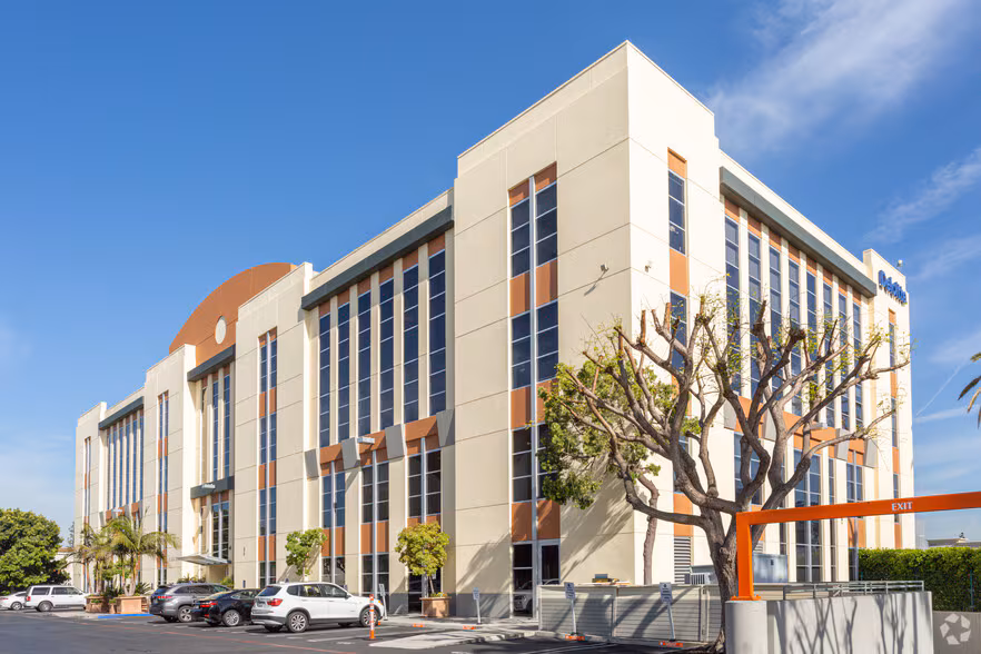 1600 Rosecrans Ave Manhattan Beach CA Primary Photo 1 Large